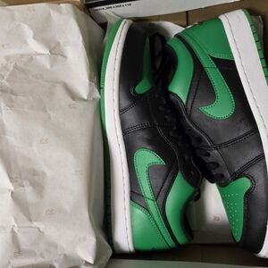 Nike Men's Black and Green Air Jordan Sneakers